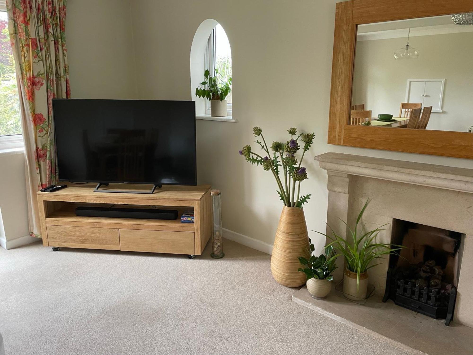 Charming Bournemouth House With Beautiful Spacious Gardens, 5 Min Drive To Beaches, Free Parking For 2-3 Cars Екстер'єр фото