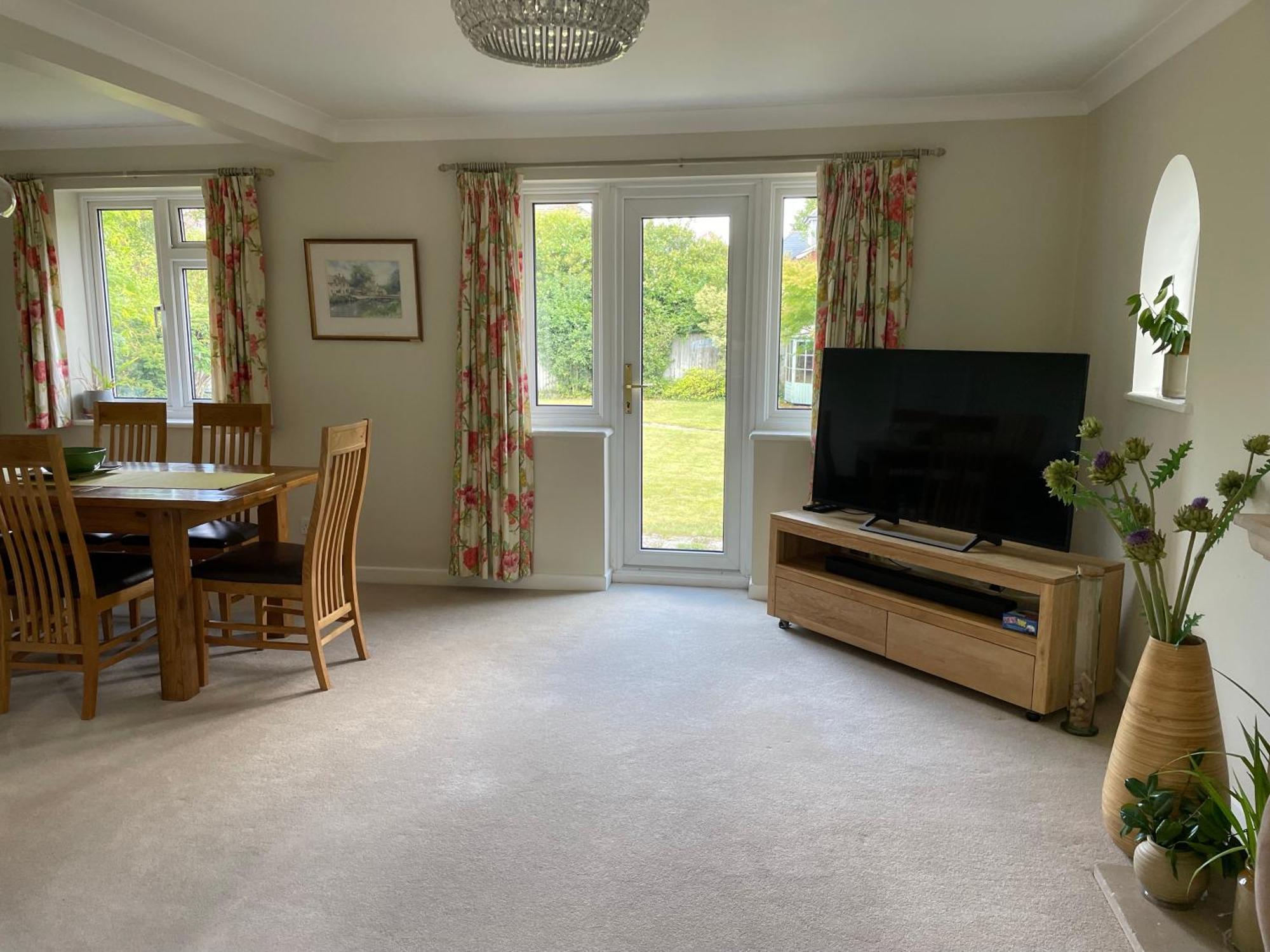 Charming Bournemouth House With Beautiful Spacious Gardens, 5 Min Drive To Beaches, Free Parking For 2-3 Cars Екстер'єр фото