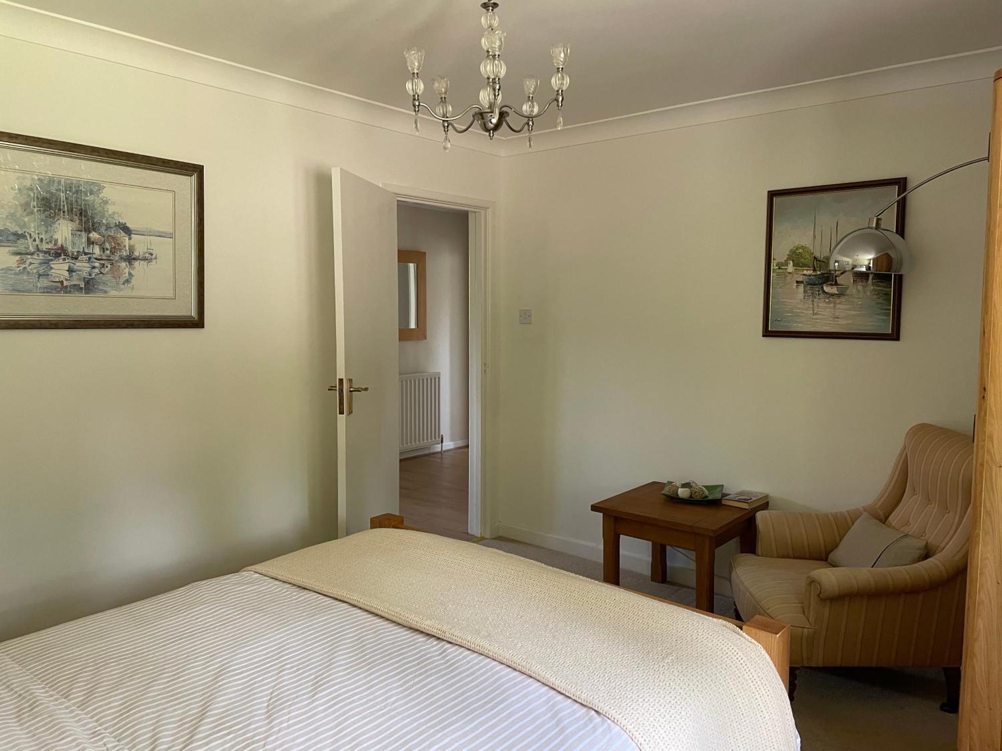 Charming Bournemouth House With Beautiful Spacious Gardens, 5 Min Drive To Beaches, Free Parking For 2-3 Cars Екстер'єр фото