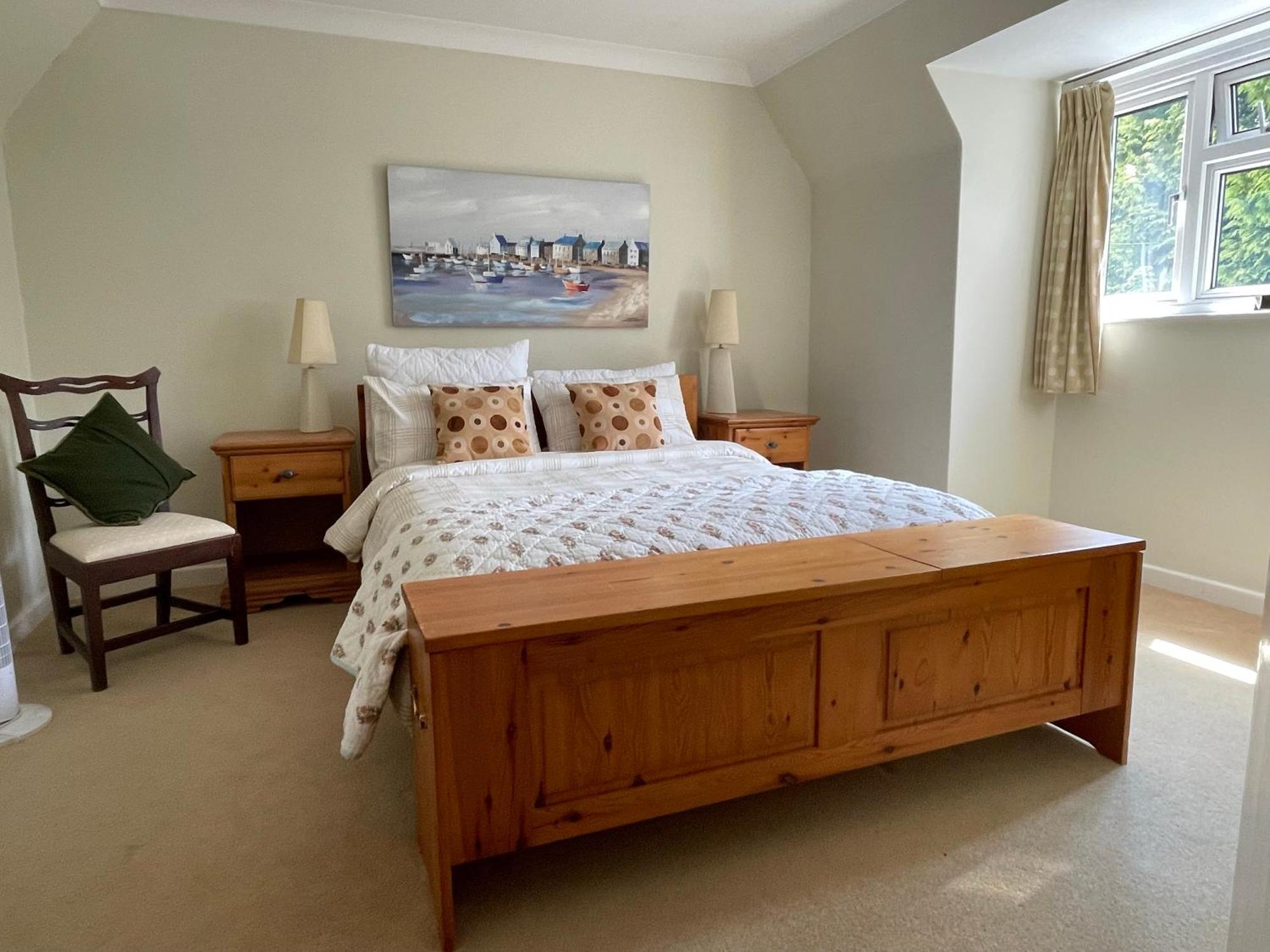 Charming Bournemouth House With Beautiful Spacious Gardens, 5 Min Drive To Beaches, Free Parking For 2-3 Cars Екстер'єр фото